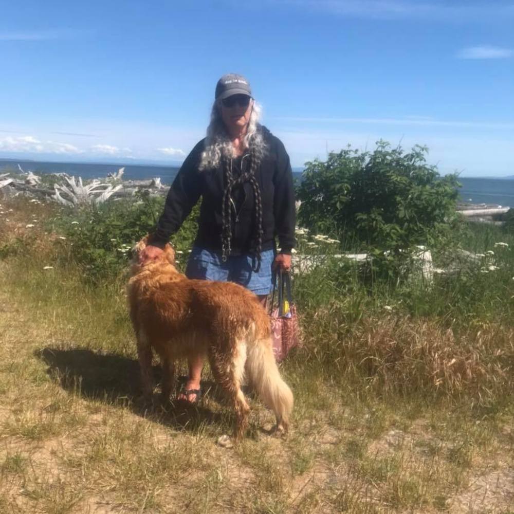 Meet your Posher, Holly